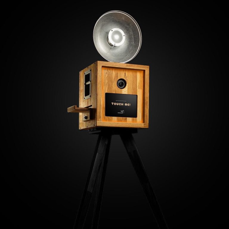 Vintage Holz-Fotobox mit Canon Profi-Kamera und Studioblitz mieten Vintage Holz-Fotobox mit Canon Profi-Kamera und Studioblitz mieten